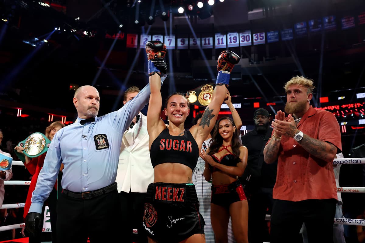 Ellie Scotney defeats Yamileth Mercado during their boxing bout at MSG in New York