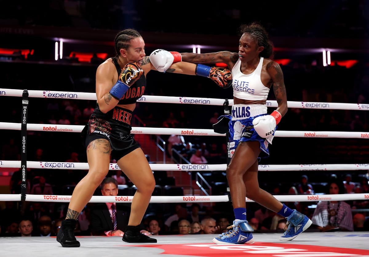 Ellie Scotney and Yamileth Mercado during their boxing bout at MSG in New York