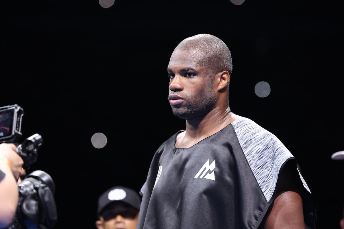 Daniel Dubois makes his ring walk