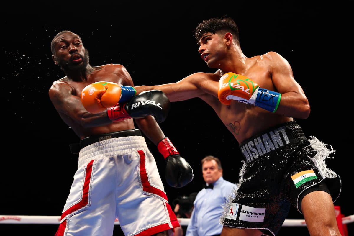 Nishant Dev punches LaQuan Evans during their bout in Frisco, Texas