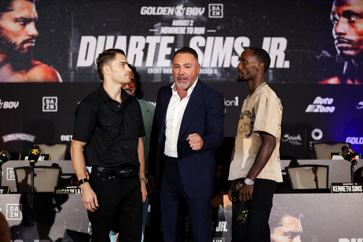Oscar Duarte, Oscar De La Hoya, and Kenneth Sims Jr. during the press conference in Chicago