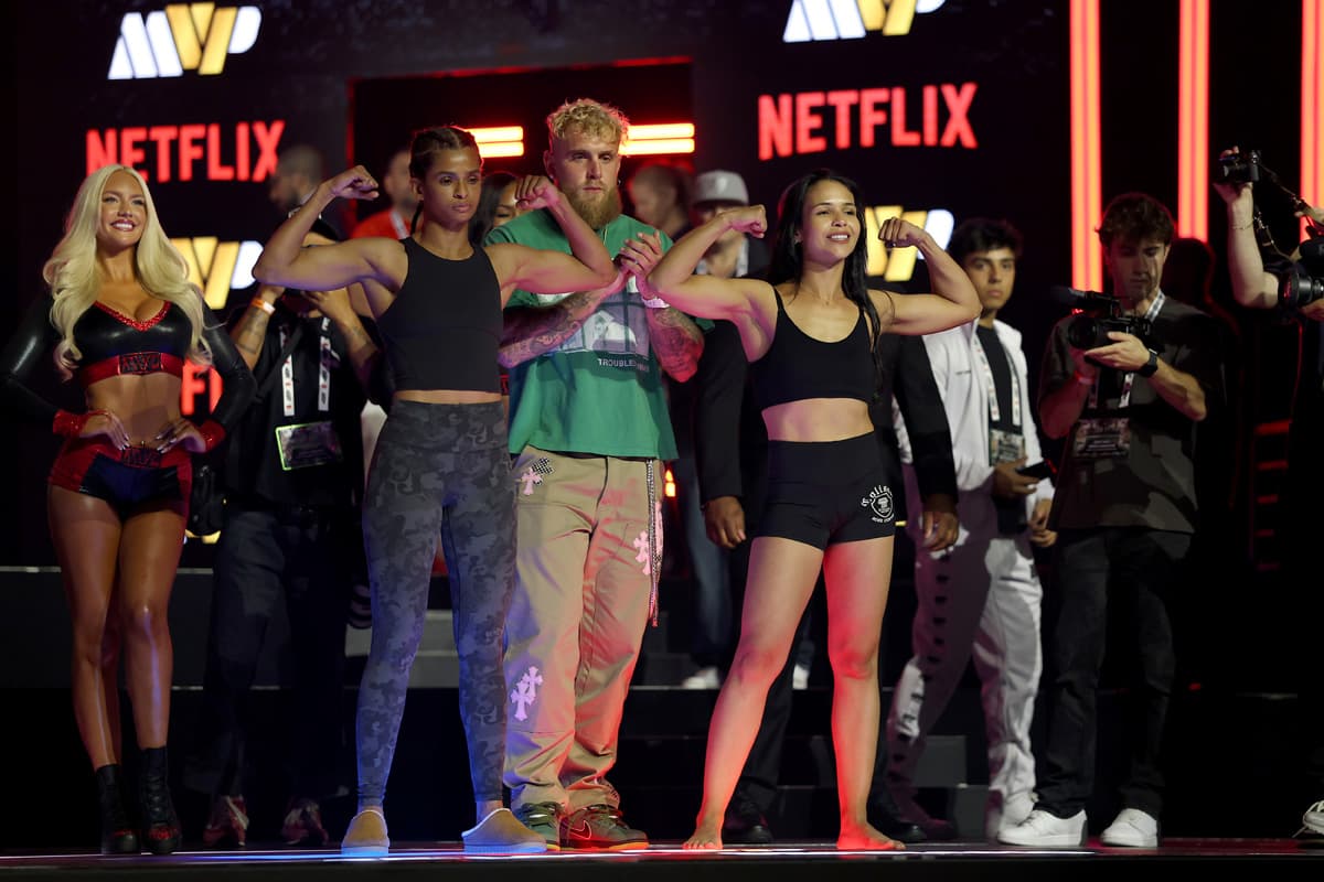 Ramla Ali and Lila Furtado during the weigh-in in New York