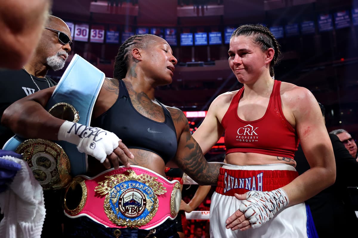 Shadasia Green and Savannah Marshall during their boxing bout at MSG in New York
