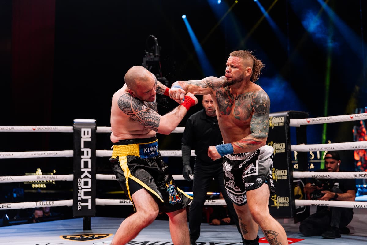 Stephen Townsel punches Keith Richardson during their bout at BKFC 78 Hollywood