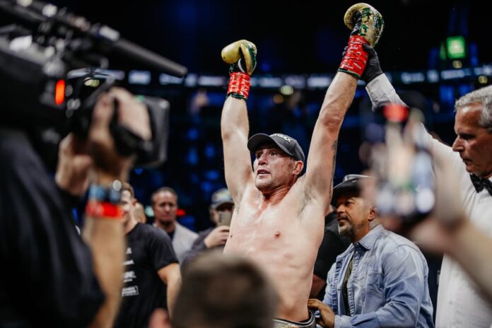 Darren Till defeats Luke Rockhold at Misfits Boxing 22