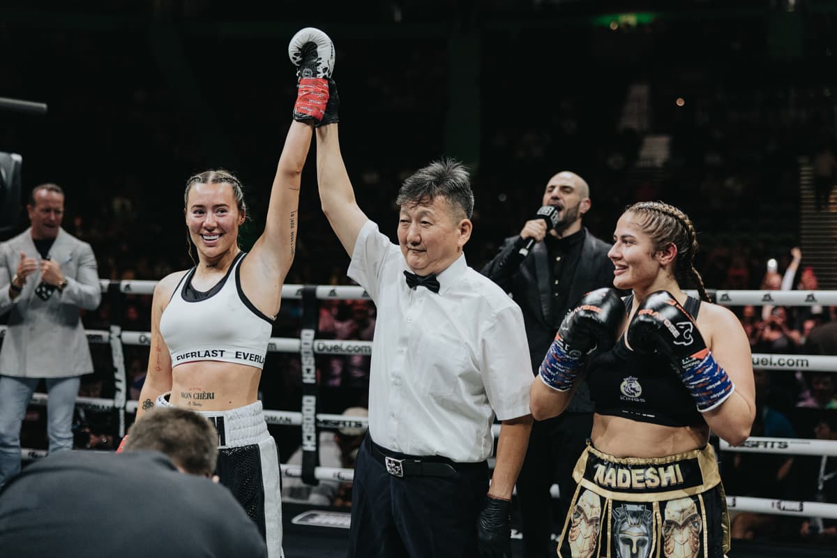 Demi Sims defeats Nadeshi Hopkins at Misfits Boxing 22