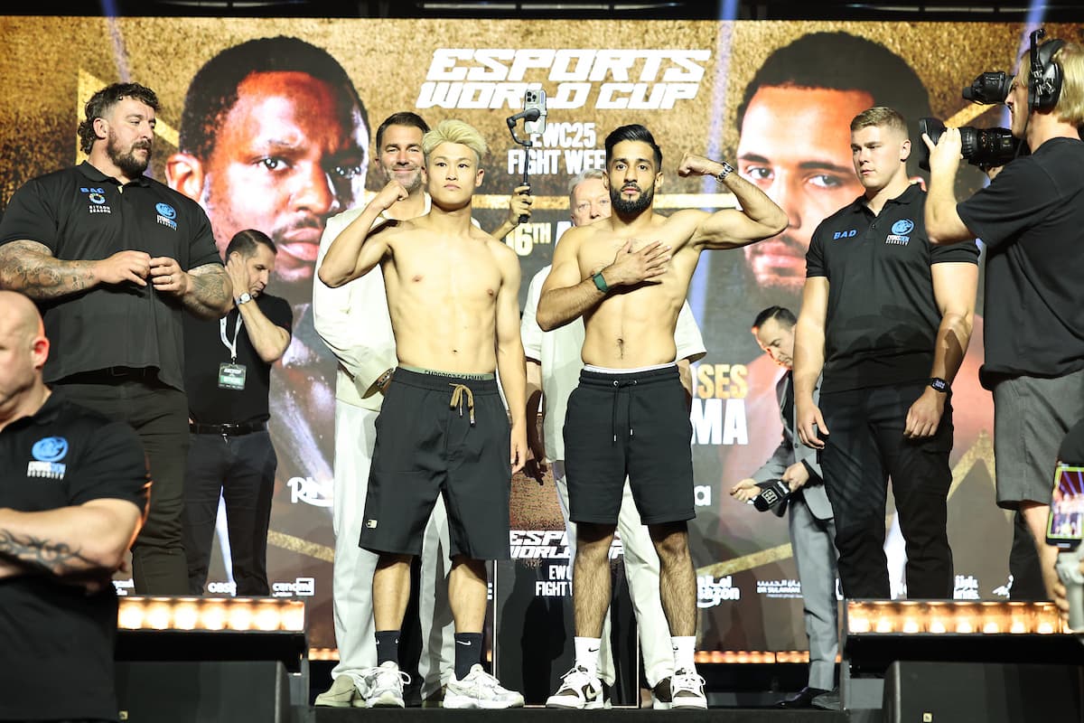 Hayato Tsutsumi and Qais Ashfaq during the weigh-in ahead of their boxing bout in Riyadh, Saudi Arabia