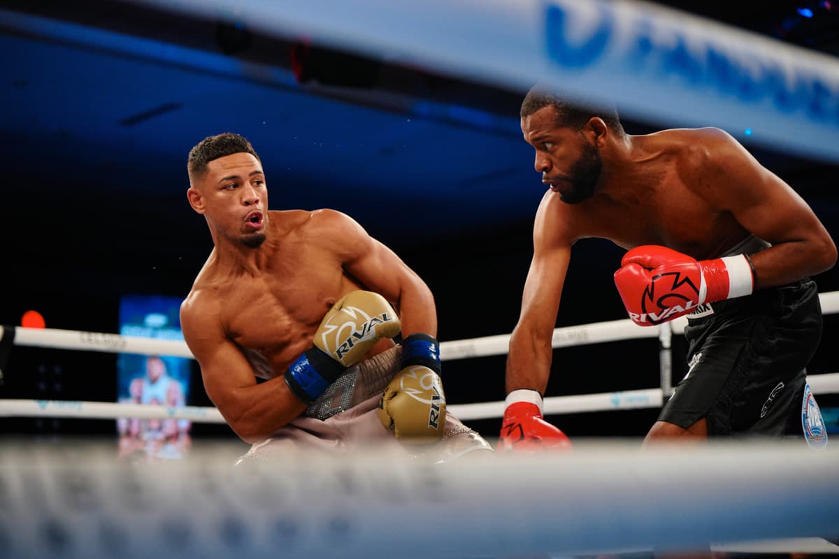 Jamaine Ortiz and Ambiorix Bautista during their boxing bout at Caribe Royale Orlando