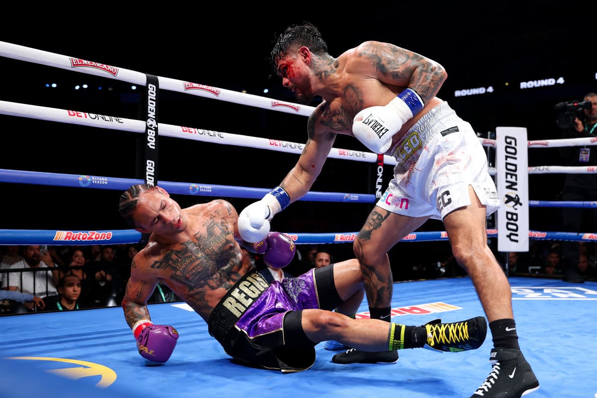 Joseph Diaz and Regis Prograis during their boxing bout in Chicago