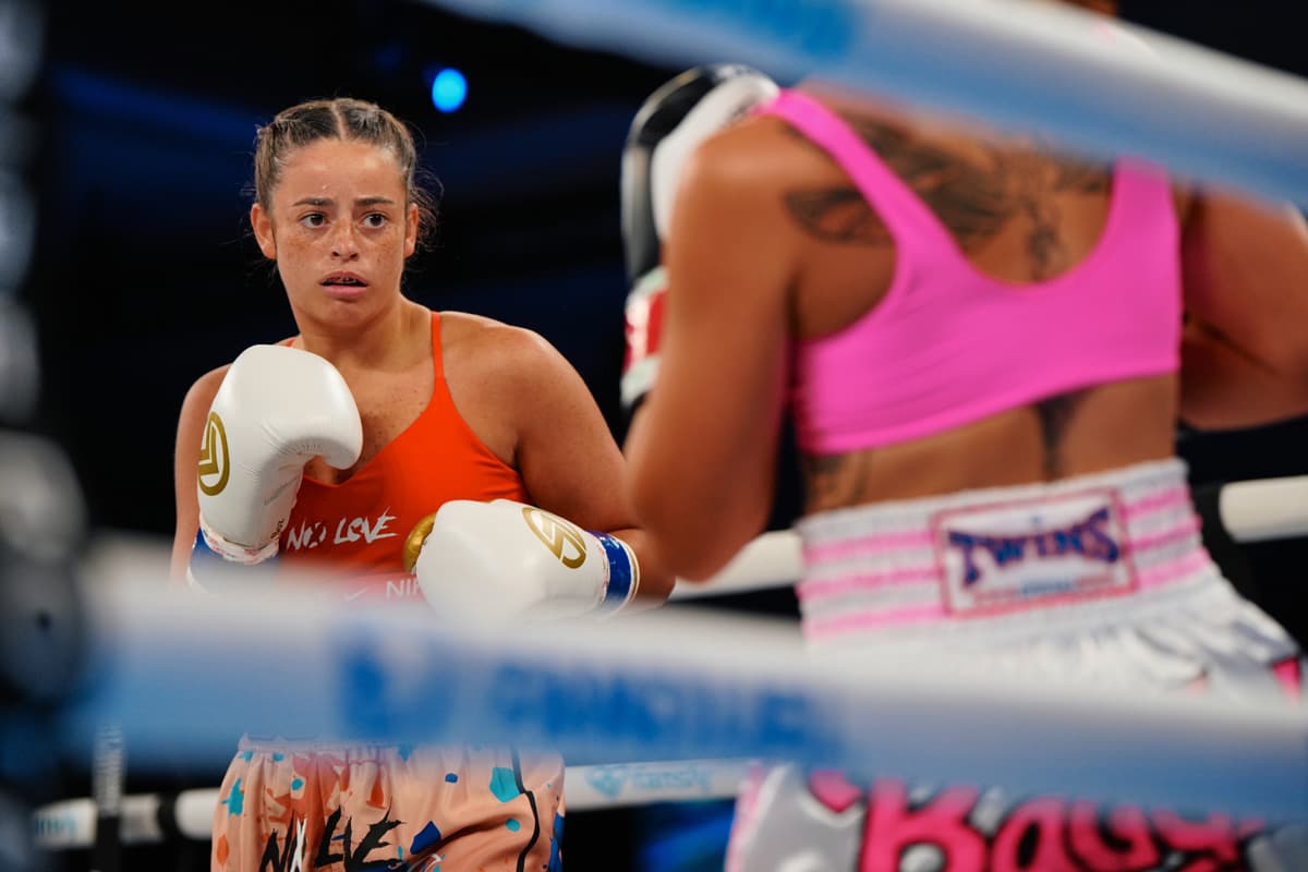 Natalie Dove during her bout against Randee Lynn Morales at Caribe Royale Orlando