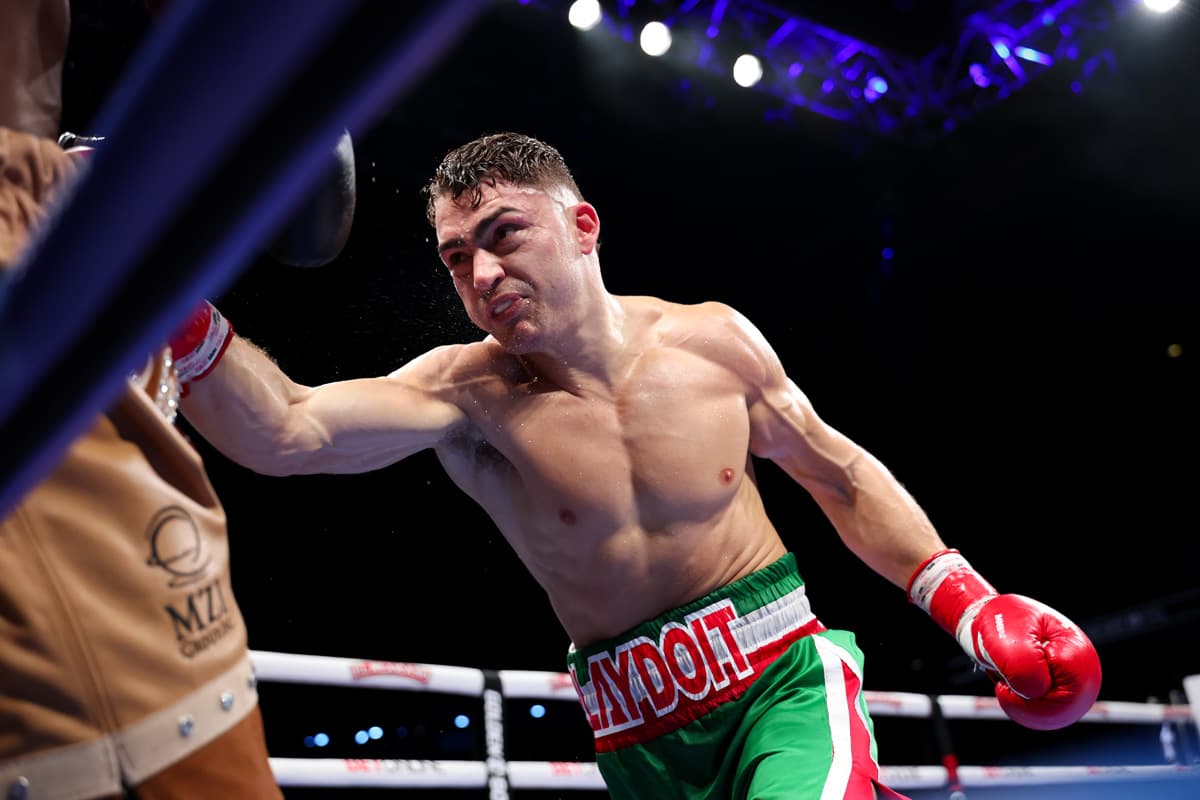 Oscar Duarte during his boxing bout against Kenneth Sims Jr in Chicago