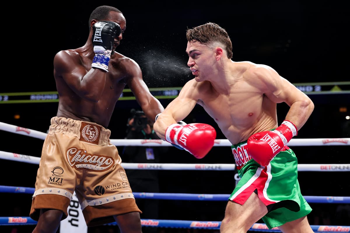 Oscar Duarte punches Kenneth Sims Jr. during their boxing bout in Chicago