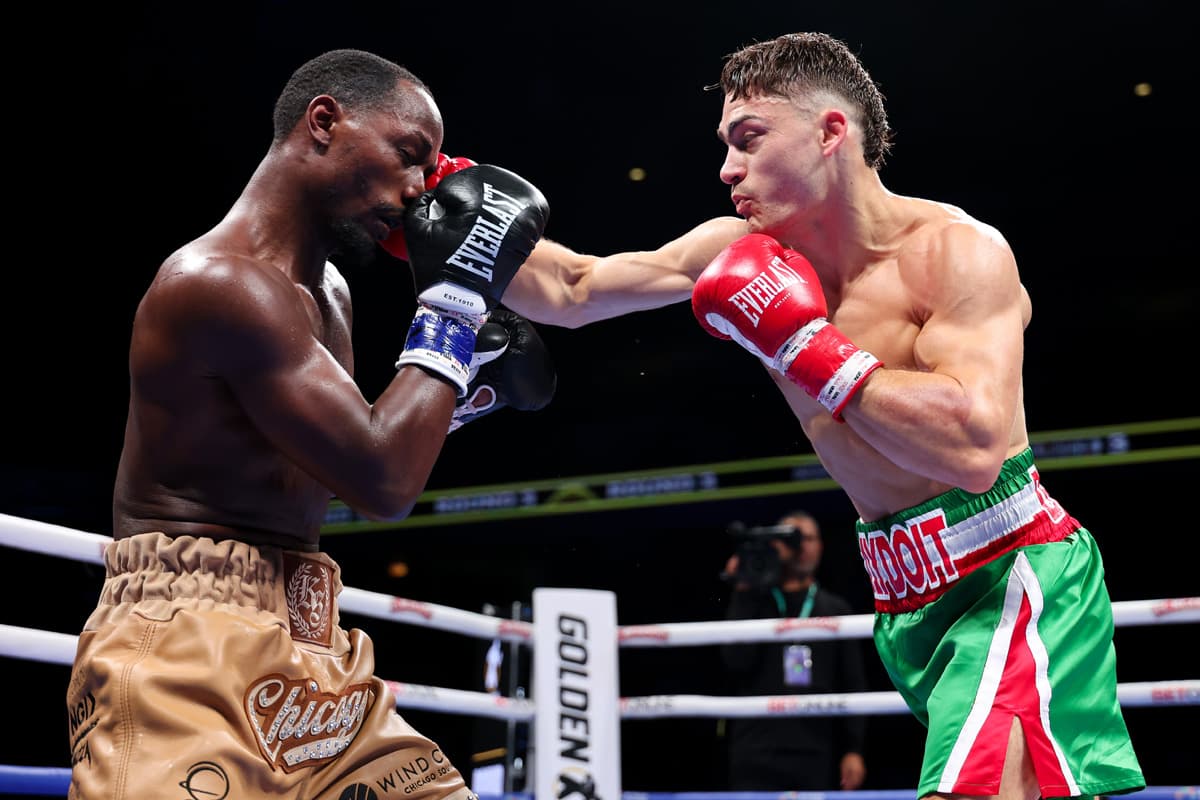 Oscar Duarte punches Kenneth Sims Jr. during their boxing bout in Chicago