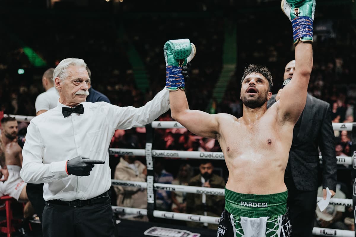 Rahim Pardesi defeats Amadeusz Ferrari at Misfits Boxing 22