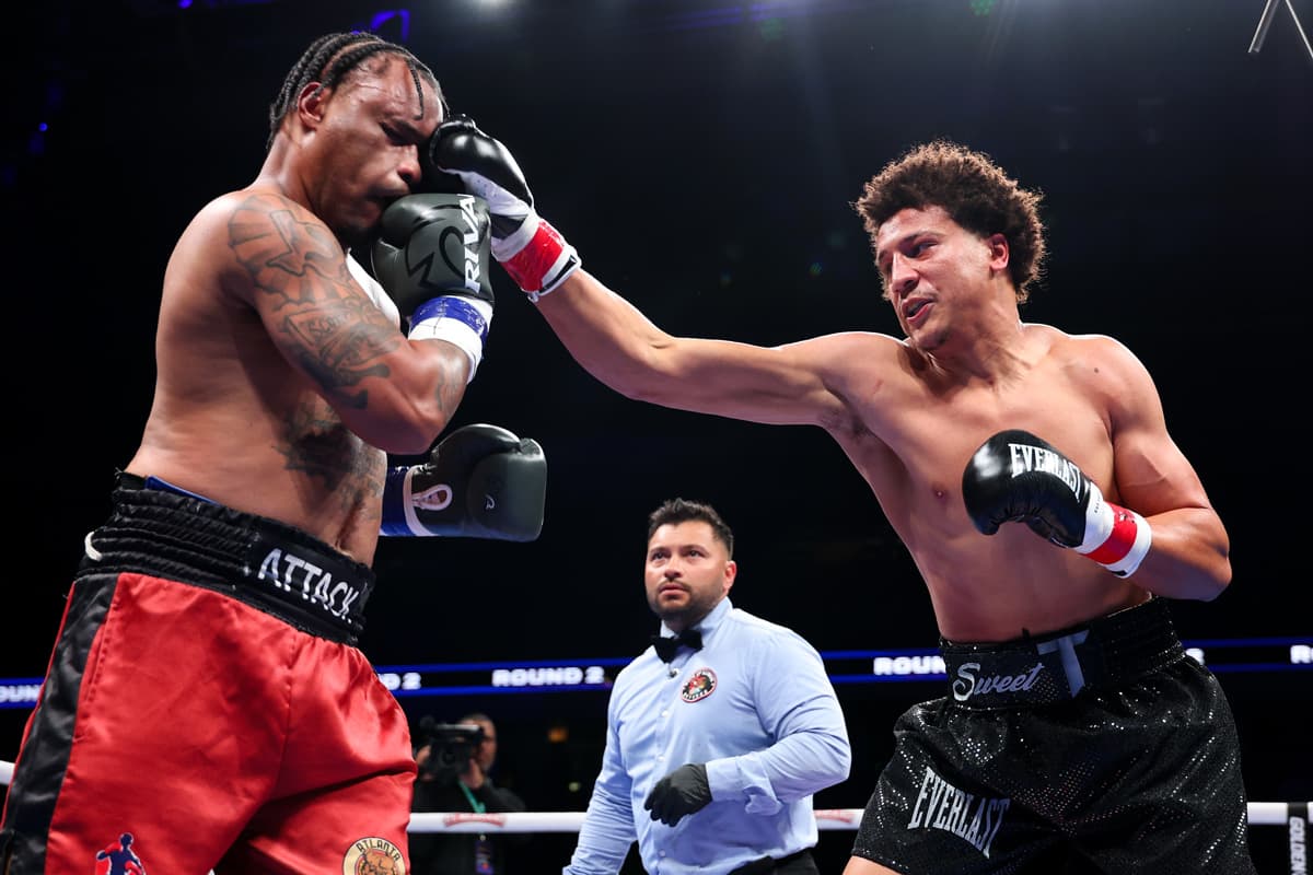 Tristan Kalkreuth punches Devonte Williams during their boxing bout in Chicago