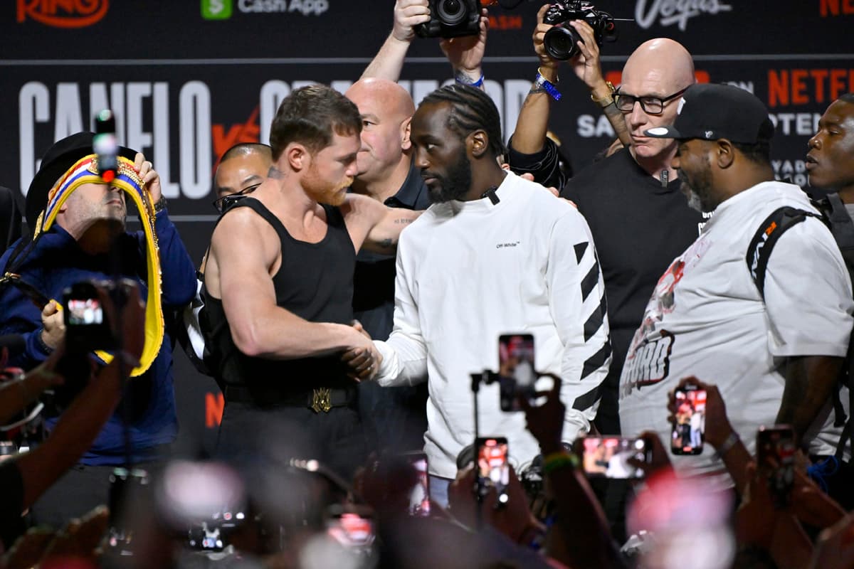 Canelo Alvarez and Terence Crawford shake hands