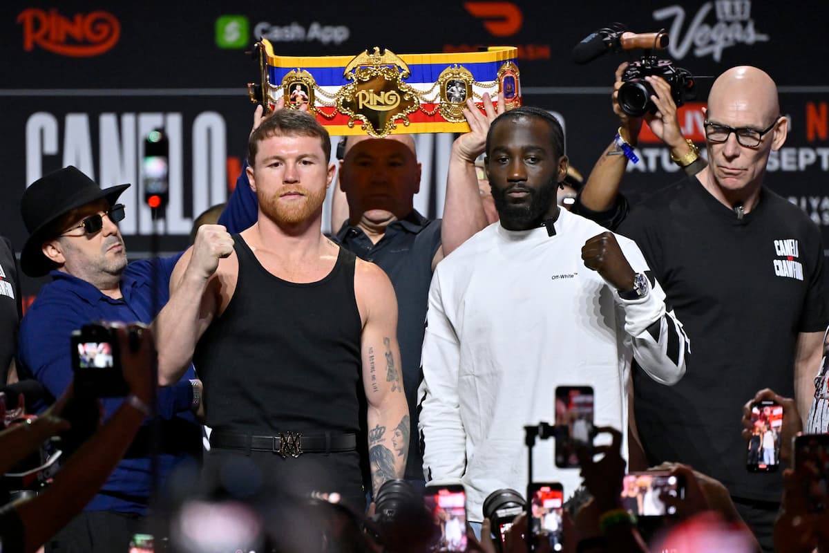 Canelo Alvarez and Terence Crawford posing during the press conference