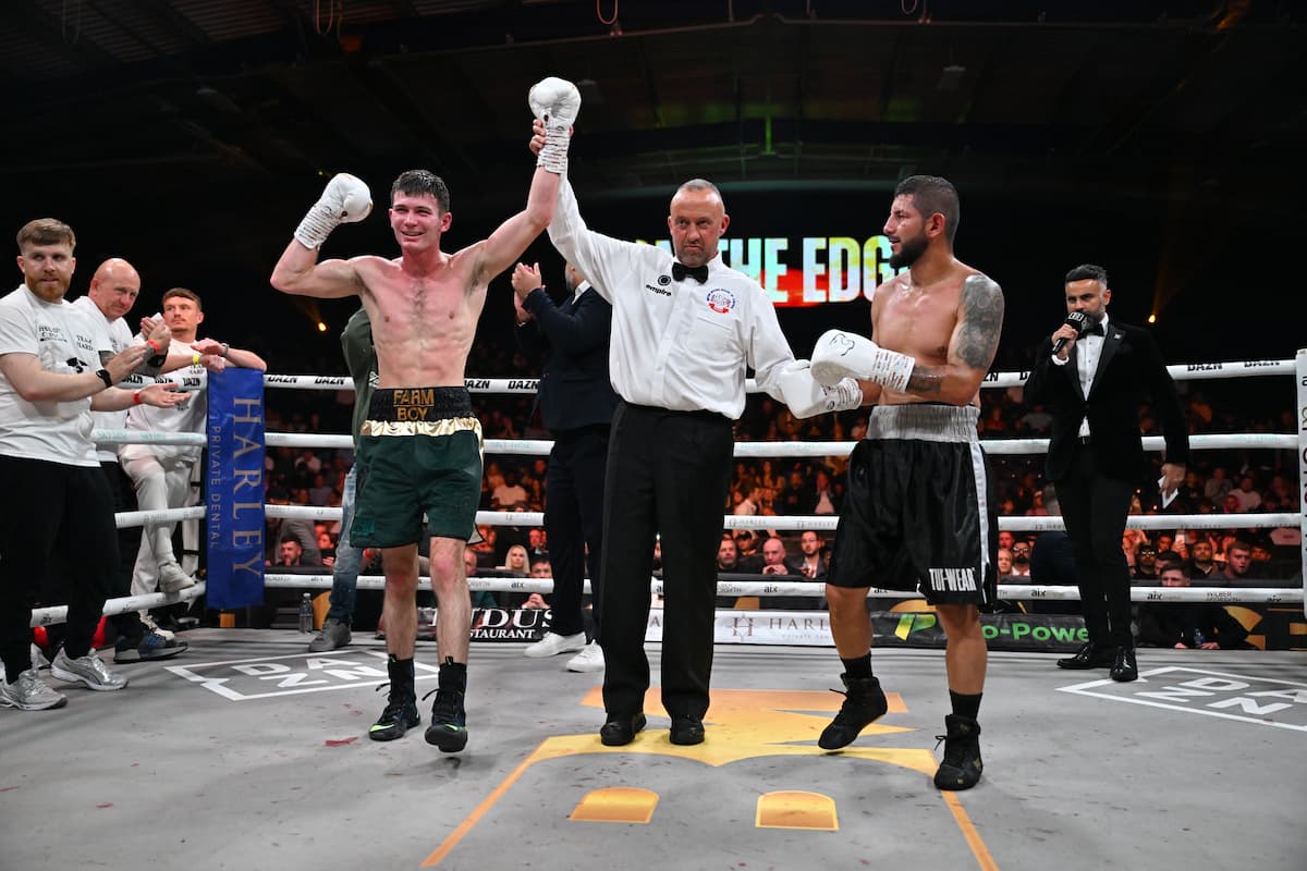 Edward Hardy defeats Jose Manuel Perez during their boxing bout