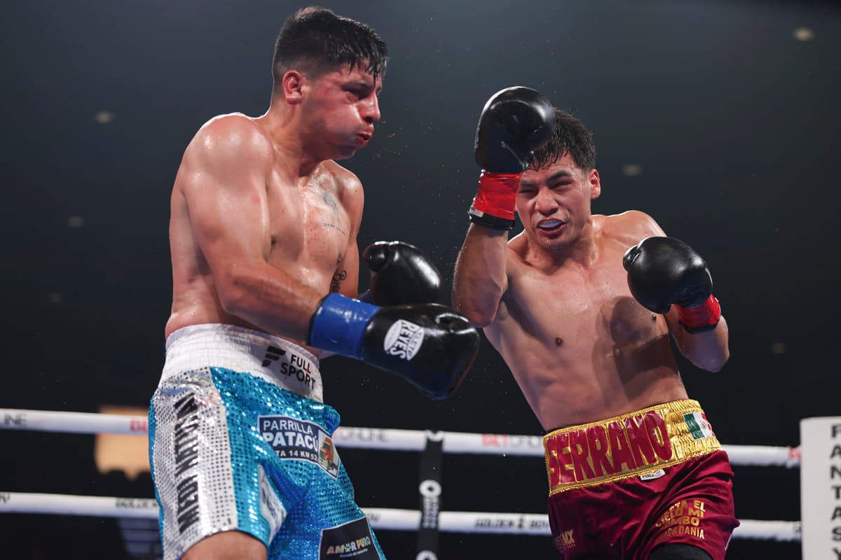 Javid Ramirez throws a punch during his bout against Brian Arregui