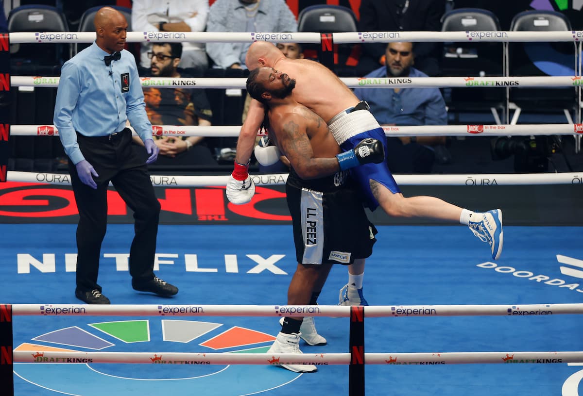 Jermaine Franklin Jr and Ivan Dychko during their boxing bout