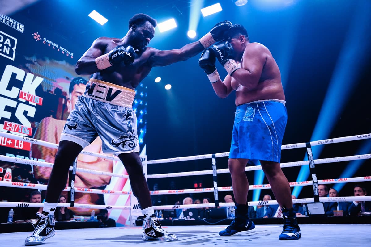 Nelvie Tiafack throws a jab during his bout against Ramiro Edwin Robles