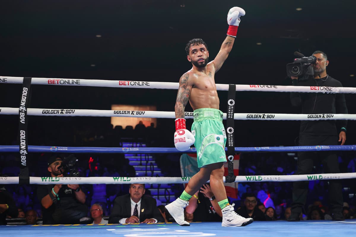 Oscar Collazo celebrates his victory over Jayson Vayson