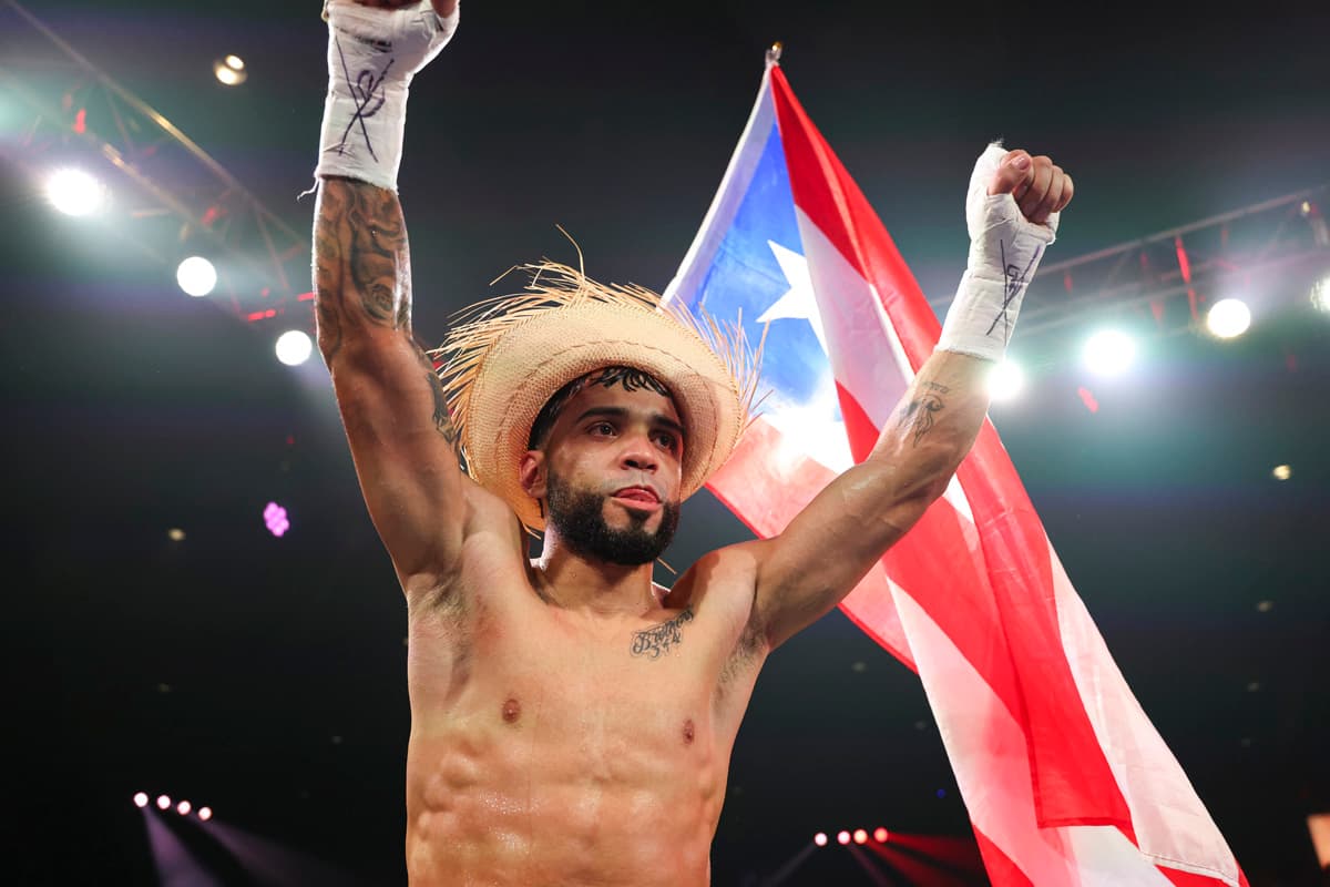 Oscar Collazo raises his hands up in victory