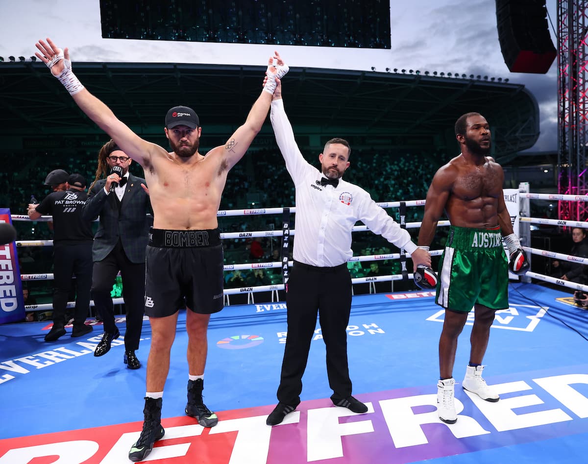 Pat Brown defeats Austine Nnamdi during their boxing bout