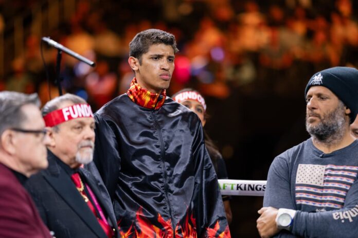 Sebastian Fundora with his team during his boxing bout