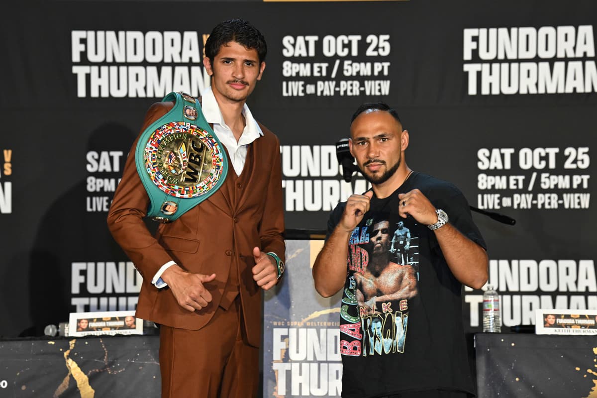 Sebastian Fundora and Keith Thurman pose during the press conference