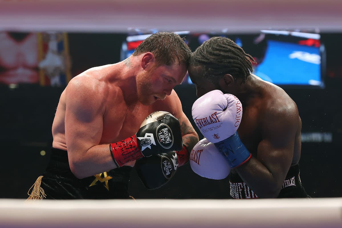 Canelo Alvarez and Terence Crawford during their boxing bout
