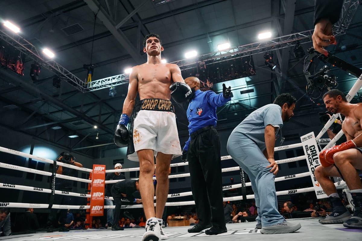 Alexis Chaparro during his bout against David Gutierrez Garcia