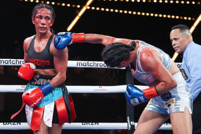 Amanda Serrano and Erika Cruz during their boxing bout