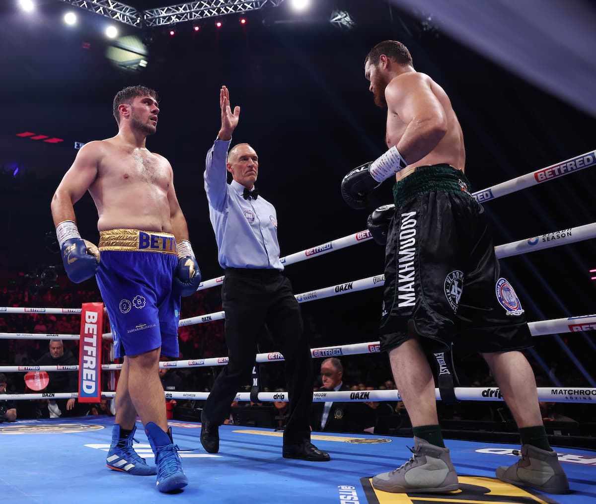 Dave Allen and Arslanbek Makhmudov during their boxing bout