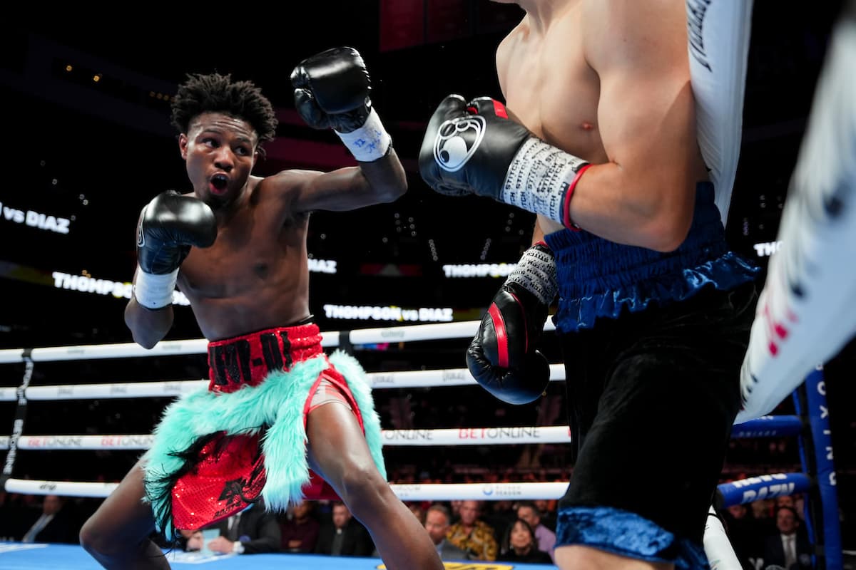 Dennis Thompson during his bout against Sean Diaz