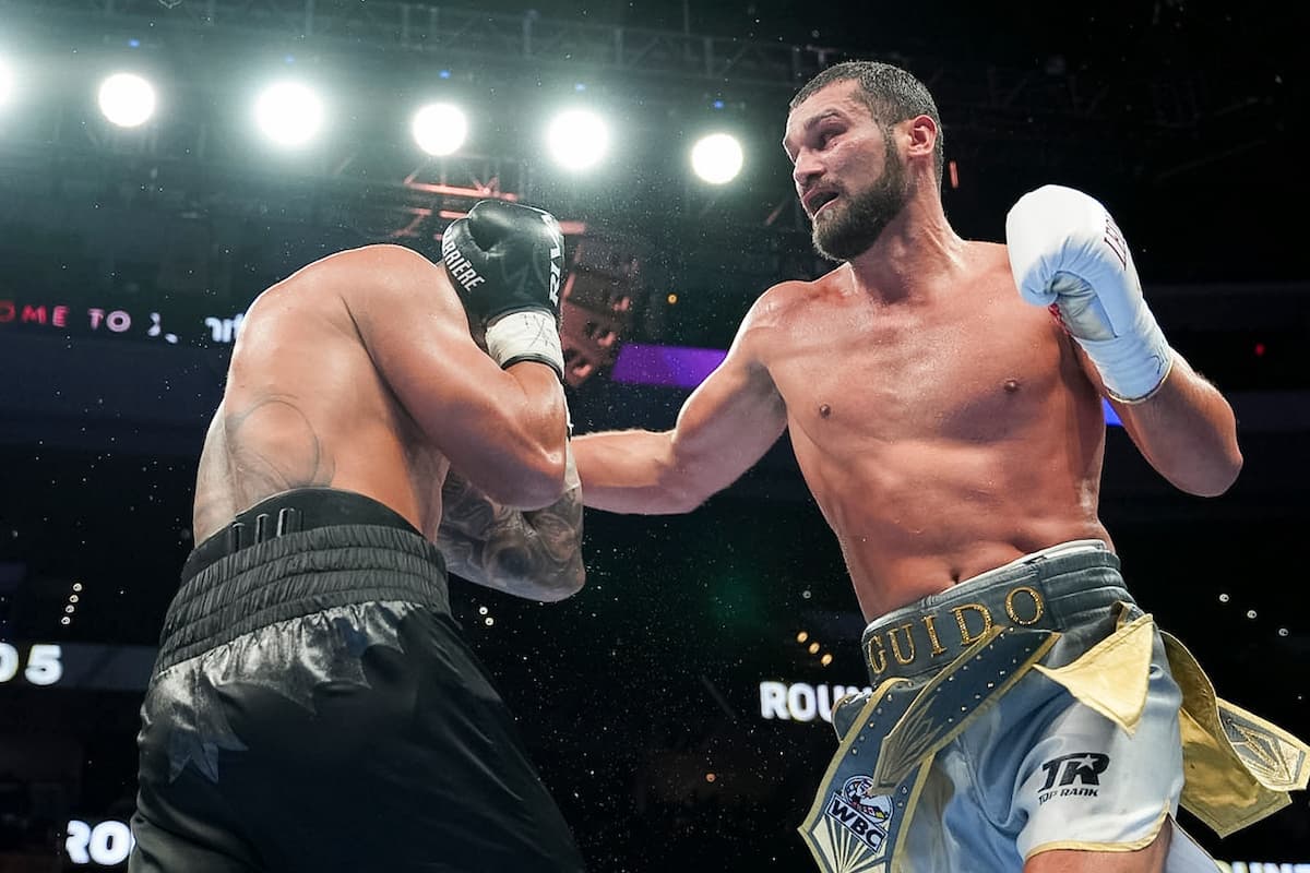 Guido Vianello punches Alexis Barriere during their boxing bout