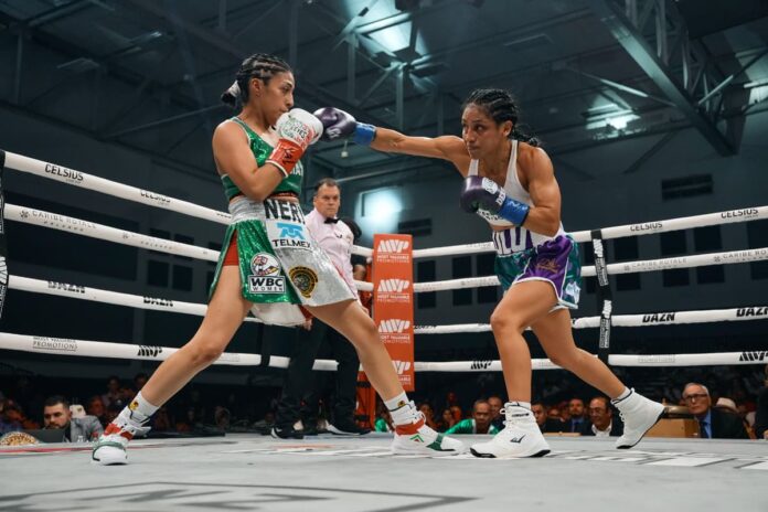 Lourdes Juarez throws a punch during her bout against Yesica Nery Plata at MVP 16