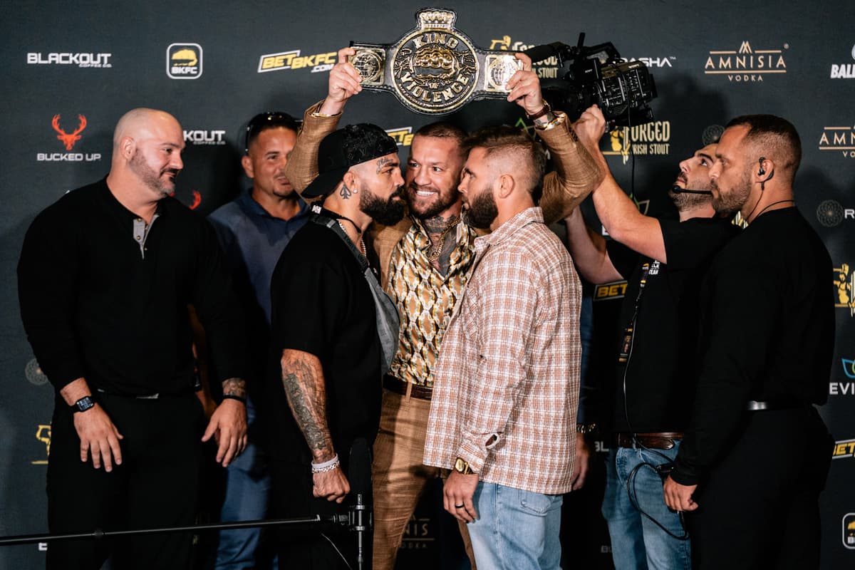 Mike Perry and Jeremy Stephens face off