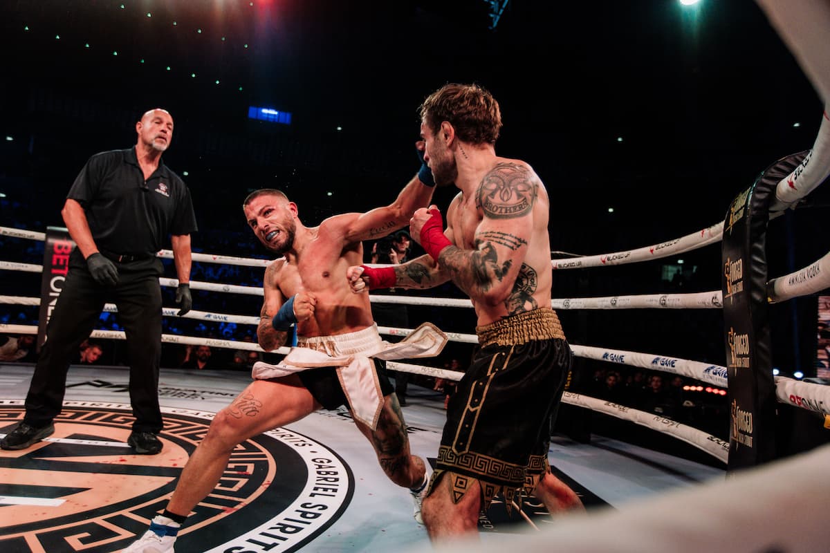 Nico Gaffie punches Jelle Zeegers