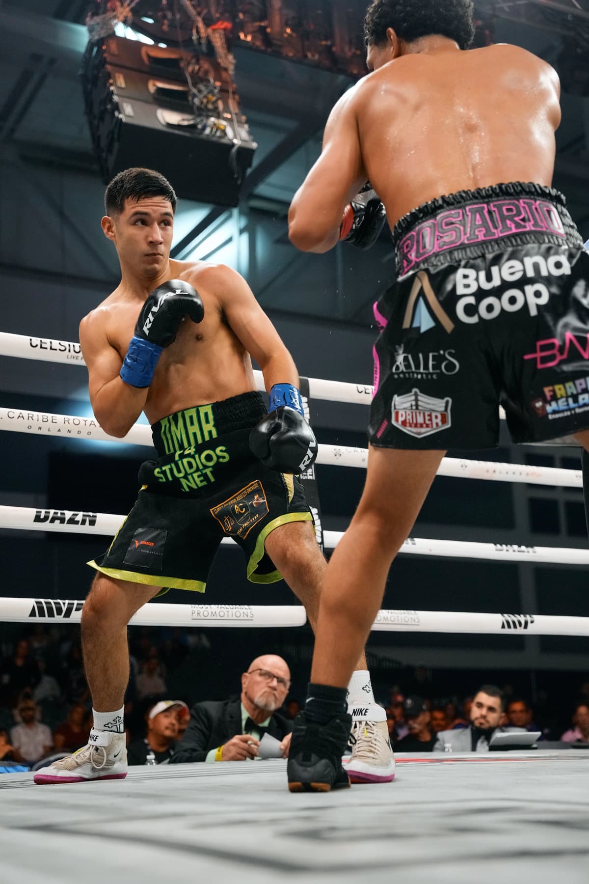 Omar Juarez during his bout against Omar Rosario