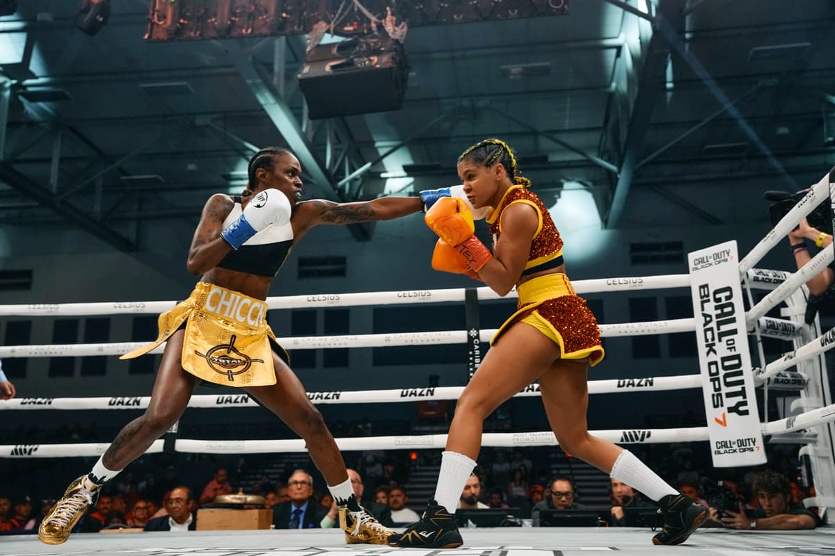 Shurretta Metcalf throws a jab during her bout against Krystal Rosado