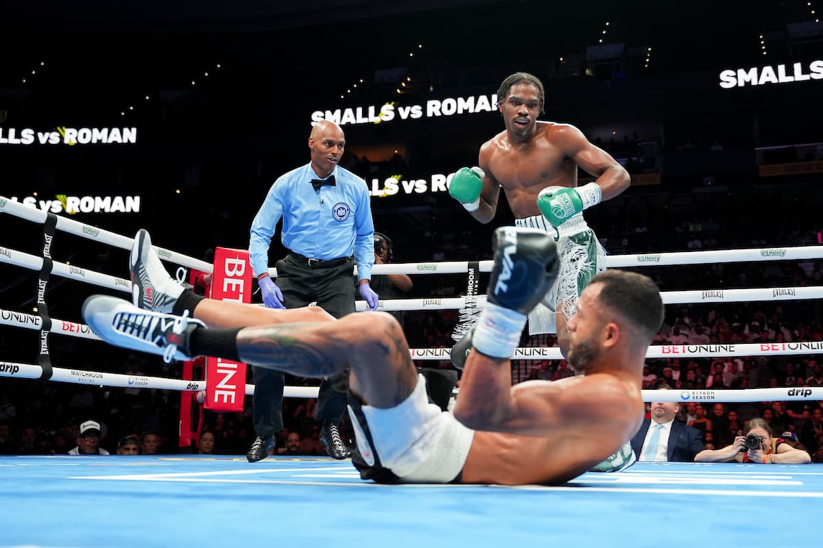 Tahmir Smalls knocks down Jose Roman during their bout