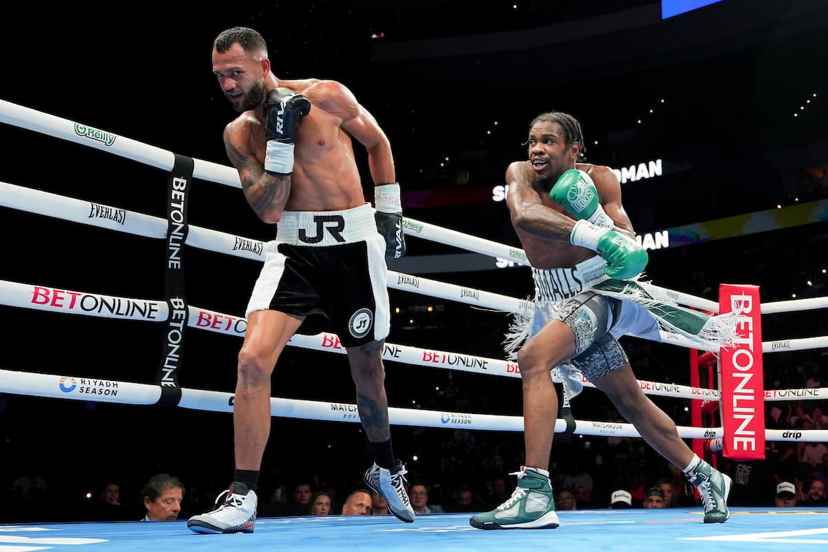 Tahmir Smalls and Jose Roman during their bout