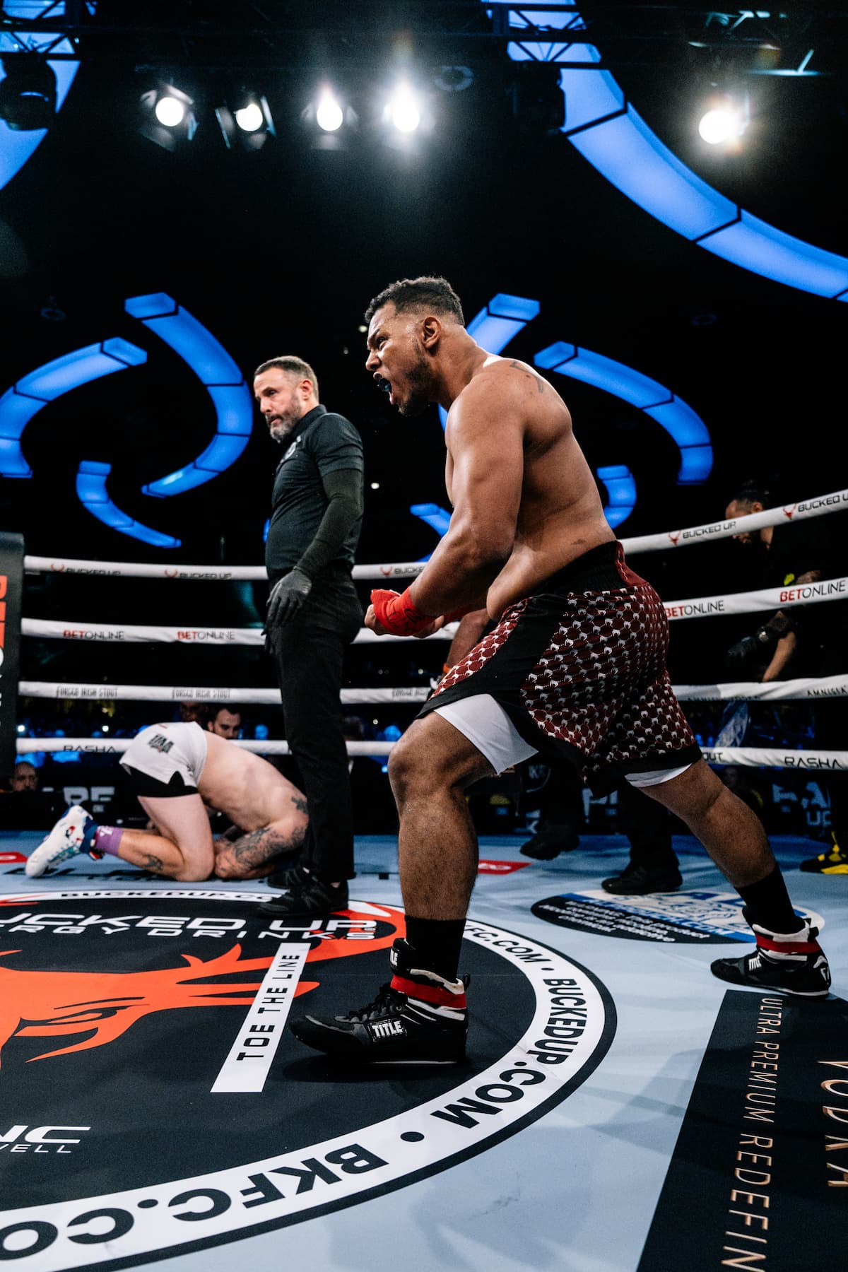 Aubrey Mendonca knocks down Junior Hicks