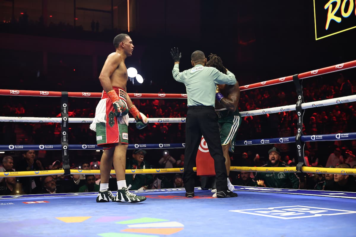 Referee steps in as David Benavidez dominates Anthony Yarde during their bout