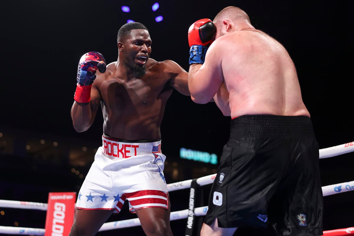 Joshua Edwards punches Zeno Vooris