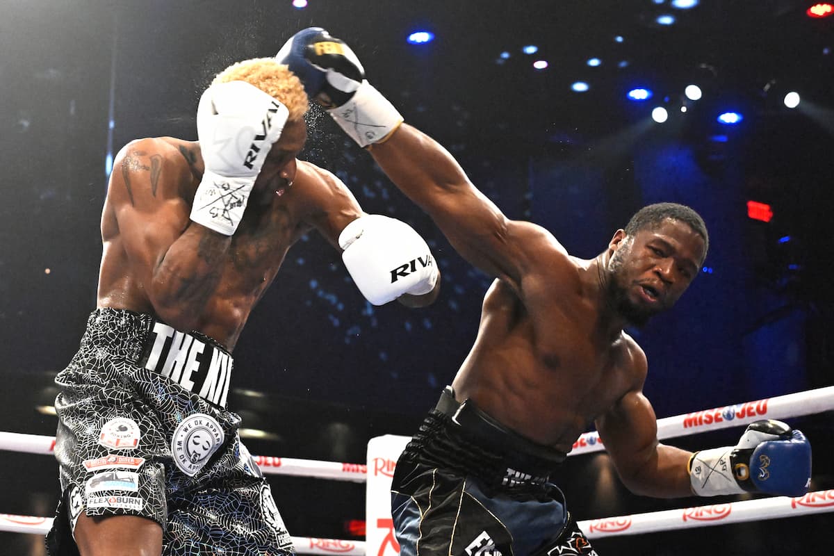 Moreno Fendero punches William Langston during their boxing bout
