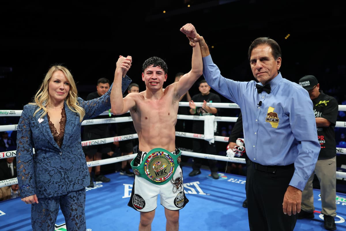 Arturo Popoca victorious over Cesar Vaca Espinoza during their boxing bout