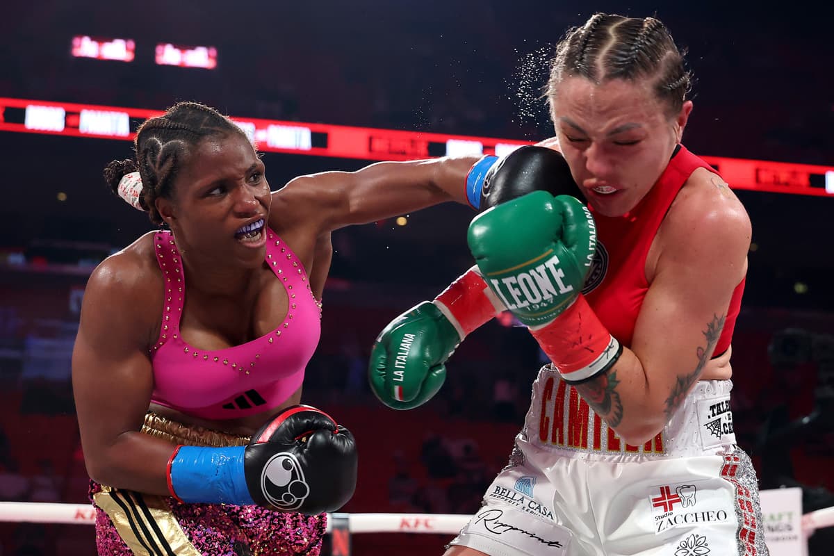 Caroline Dubois punches Camilla Panatta during their bout