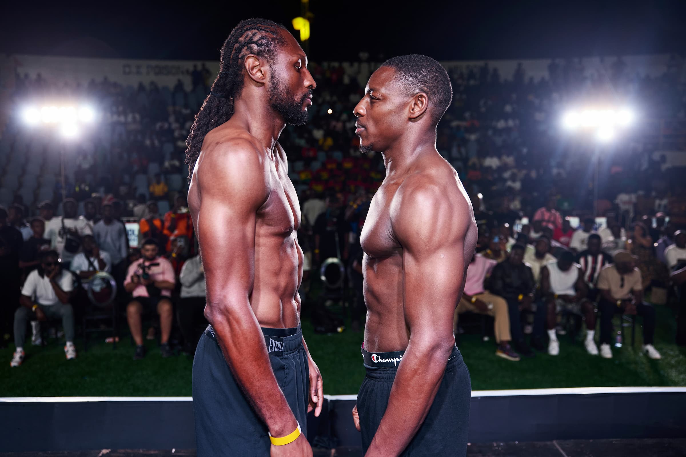 Live results: Craig Richards KOs Dan Azeez in 12th round – Video